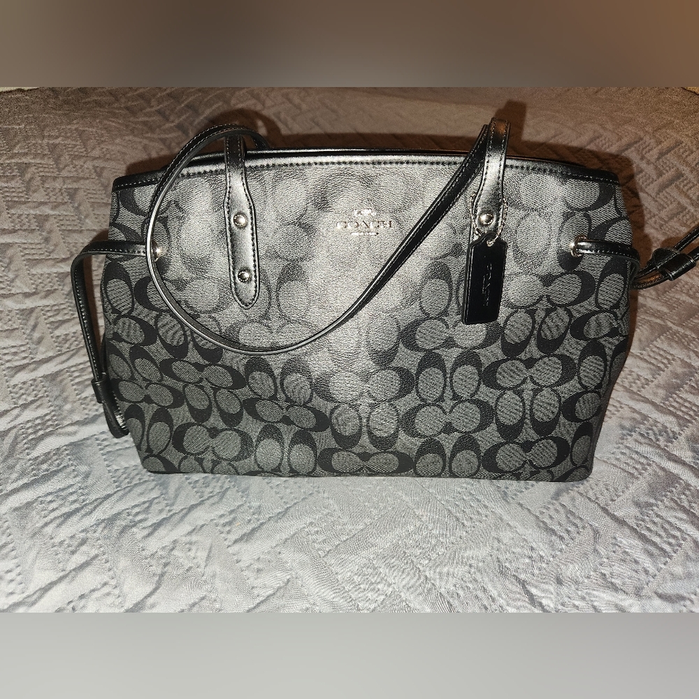 Coach signature carryall drawstring should strap purse in black/smoke